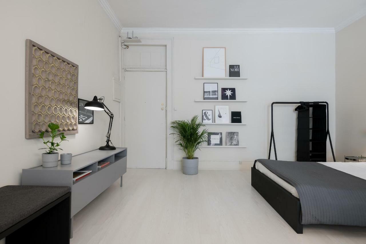 Baixa24 •P1L• Amplo Estudio Na Baixa Com Varanda Порту Экстерьер фото